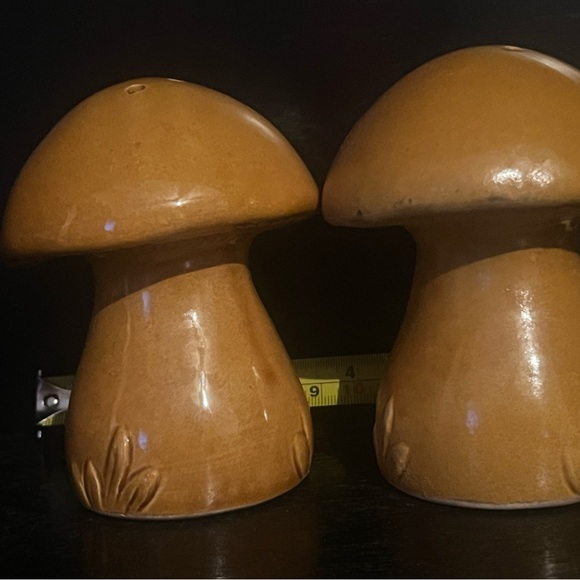 Mushroom S&P Shakers - Picture 3 of 5